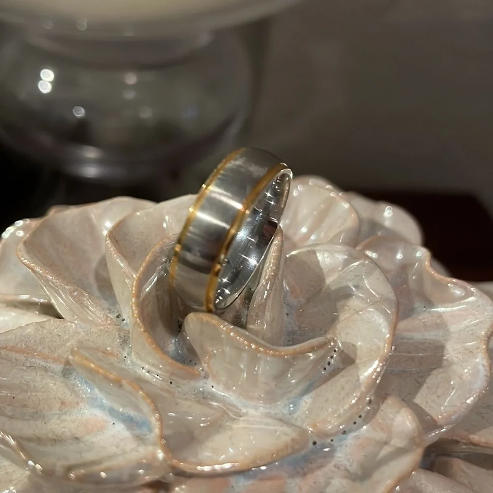 2 tone ring! stainless & gold plated band 💛🩶